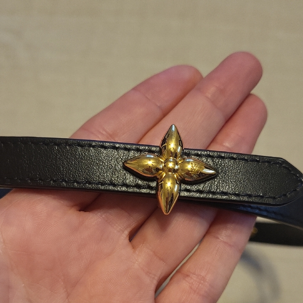 Louis Vuitton Slim Black Leather 70 cm Belt with Gold Fleur Charm  15 mm - Picture 5 of 6